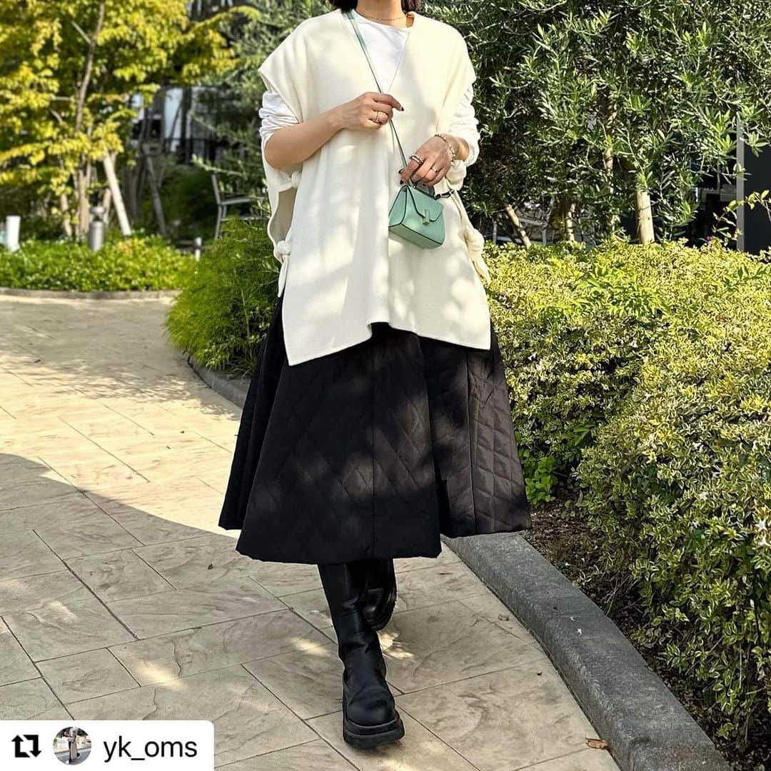 イーザッカマニアストアーズさんのインスタグラム写真 - (イーザッカマニアストアーズInstagram)「. 𝐬𝐩𝐞𝐜𝐢𝐚𝐥 𝐭𝐡𝐚𝐧𝐤𝐬 🎖️  @yk_oms さま  ふんわりしたシルエットでフェミニンに🎀 ロングブーツに合わせやすい丈感も魅力です！  #zootie サニーヒート キルティングスカート  🔎1800806 ¥4,990 color / black >>公式サイトから商品番号で検索できます ⁡  ／ 公式サイト限定！ 特別プライスにて発売中✨🌲  新規会員登録で《すぐに使える》 200ptプレゼントも🎁 ＼ ⁡ 薄くて軽いのにしっかり暖かい！ 蓄熱フェイクダウンを使用したキルティングスカートです◎ 可愛さだけじゃない！機能性もバツグンだから、冬にたくさん着たくなるアイテム⛄️  ぜひこの機会にお試しください♪  #ezakkamaniastores #ezakkamania_2023aw #イーザッカマニアストアーズ #キルティングスカート #キルティング #キルト #着こなし #着回し」11月5日 21時34分 - ezakkamania_stores