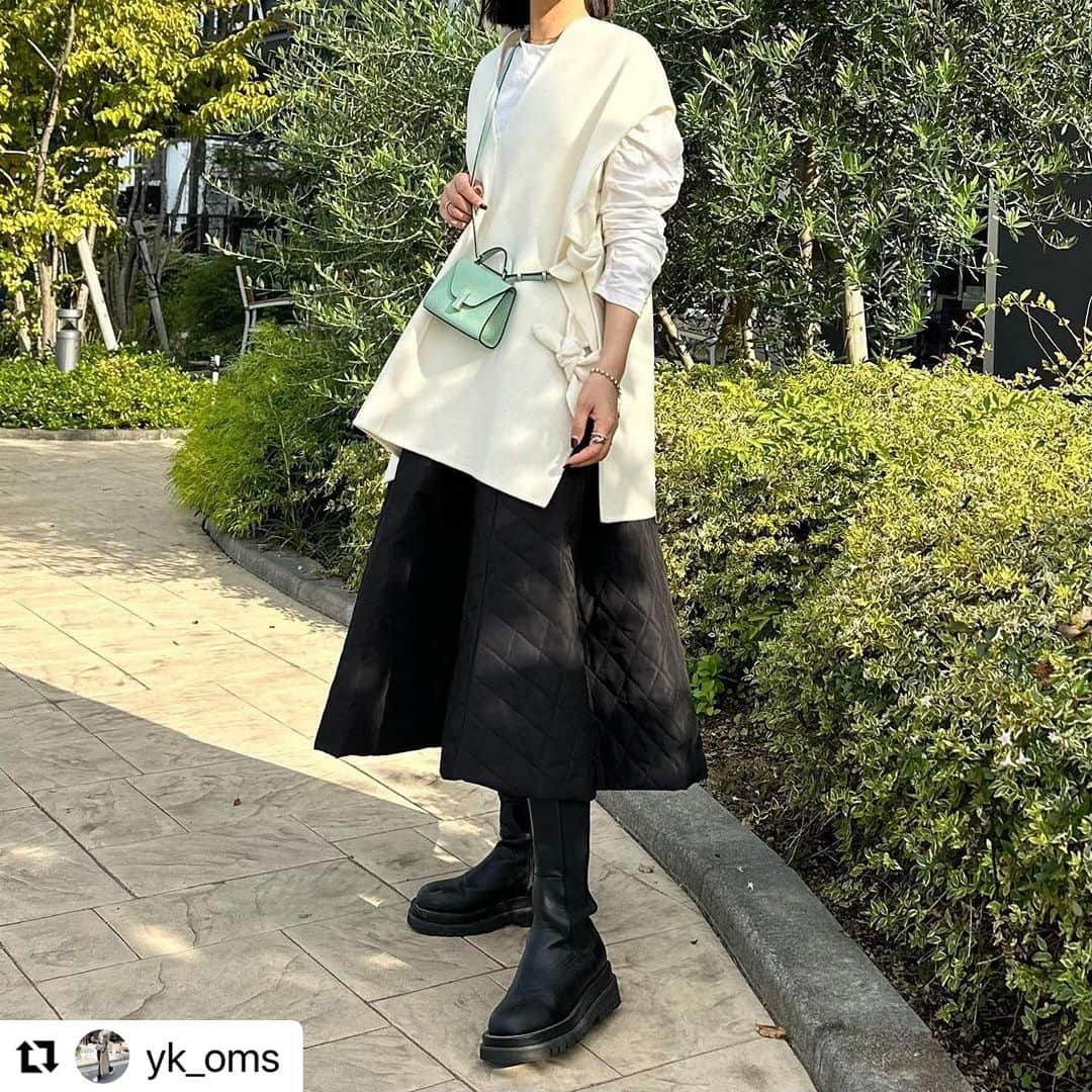 イーザッカマニアストアーズさんのインスタグラム写真 - (イーザッカマニアストアーズInstagram)「. 𝐬𝐩𝐞𝐜𝐢𝐚𝐥 𝐭𝐡𝐚𝐧𝐤𝐬 🎖️  @yk_oms さま  ふんわりしたシルエットでフェミニンに🎀 ロングブーツに合わせやすい丈感も魅力です！  #zootie サニーヒート キルティングスカート  🔎1800806 ¥4,990 color / black >>公式サイトから商品番号で検索できます ⁡  ／ 公式サイト限定！ 特別プライスにて発売中✨🌲  新規会員登録で《すぐに使える》 200ptプレゼントも🎁 ＼ ⁡ 薄くて軽いのにしっかり暖かい！ 蓄熱フェイクダウンを使用したキルティングスカートです◎ 可愛さだけじゃない！機能性もバツグンだから、冬にたくさん着たくなるアイテム⛄️  ぜひこの機会にお試しください♪  #ezakkamaniastores #ezakkamania_2023aw #イーザッカマニアストアーズ #キルティングスカート #キルティング #キルト #着こなし #着回し」11月5日 21時34分 - ezakkamania_stores