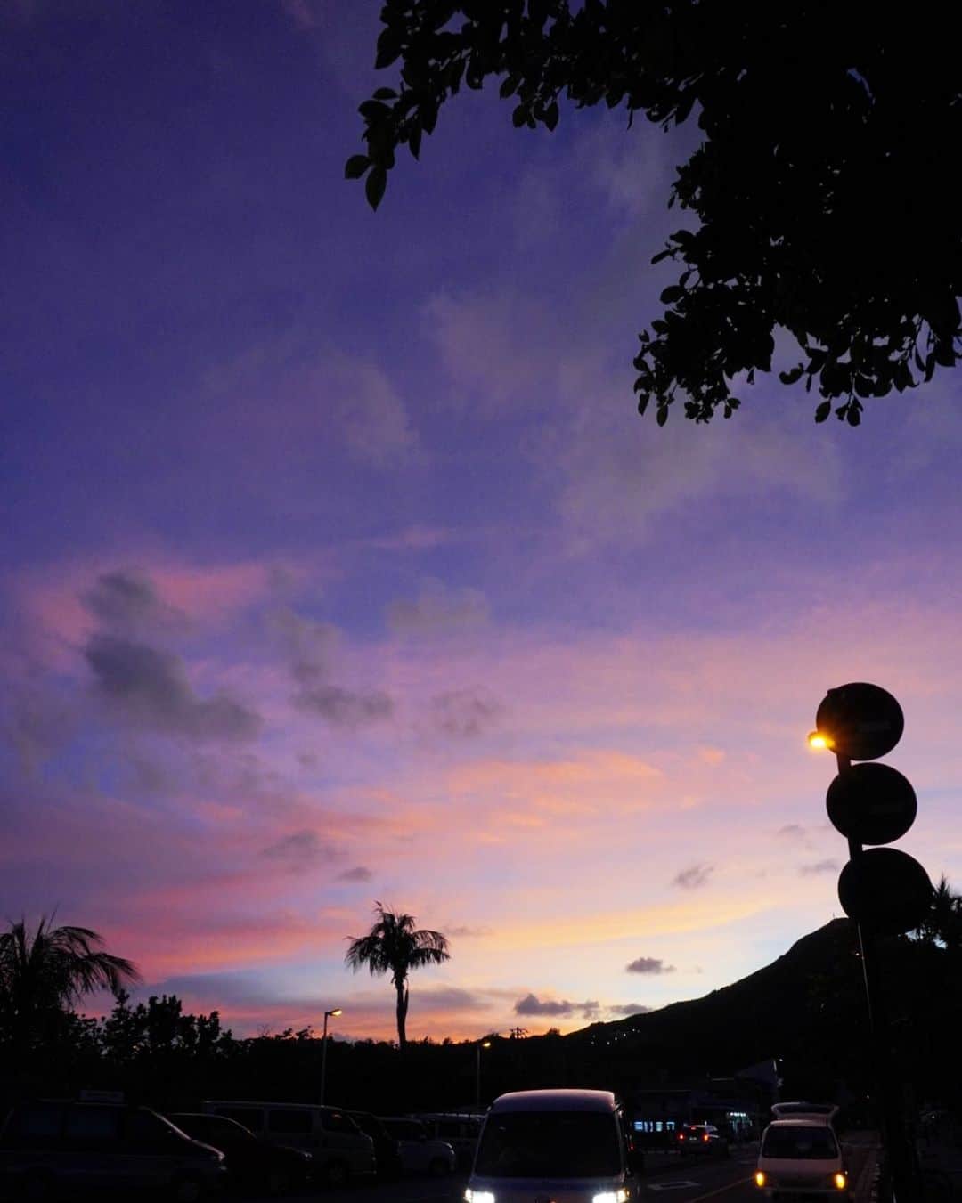 小林希さんのインスタグラム写真 - (小林希Instagram)「神秘的な父島の空、逢魔時です。 影が南の島感でてます。  #父島 #小笠原諸島  #島旅 #船旅」11月5日 21時36分 - nozokoneko