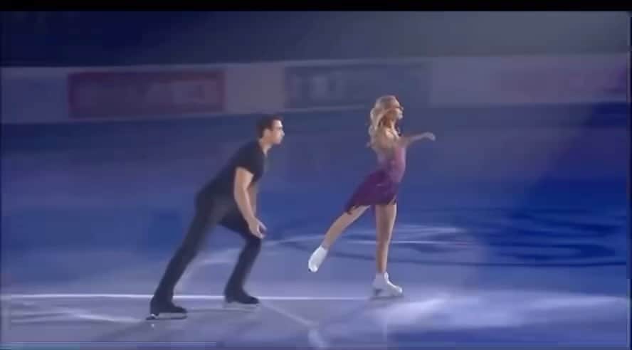 アレクサ・シメカのインスタグラム：「Happy birthday to my handsome husband! @chris_knierim   I 🩷 you!!!  —— (Throw back to our exhibition piece in 2018-19.)   ——  (And also wearing @jessicacalalang dress!)」