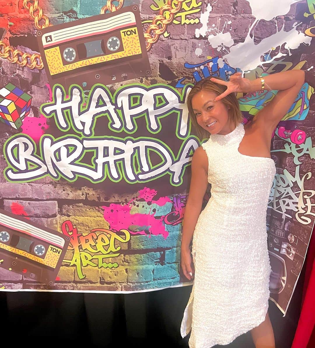 のインスタグラム：「🎉Birthday in LA🇺🇸🎉  今年の誕生日はLAで過ごしました🎁🇺🇸  当日は、ビーチレストラン🍽️で さくらfamily＆friendからお祝いしてもらいました🥂  美味しかった〜😋  レンと私の一緒にお祝いして くれてありがとう😍  #mybirthday #losangeles  #la #birthdaylunch #oysters #nazuki #ロサンゼルス  #dancer ダンサー」