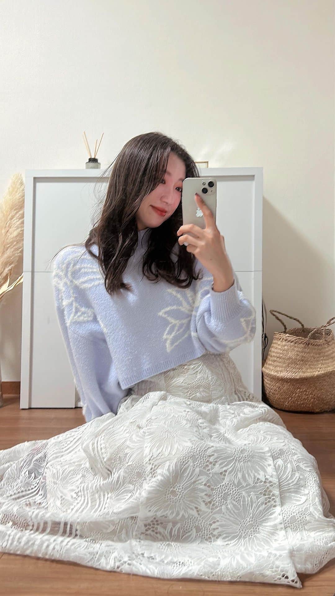 MERCURYDUOのインスタグラム：「⁡ ⁡ ニット１枚で可愛く着れる気温に🧶 #渡辺美優紀 さん着用のコーデです♡ ⁡  今だけポイント20倍中なので ぜひチェックしてください♡ ⇨ @mercuryduo_eri のトップURLから✔︎ ⁡ ⁡ ⁡」