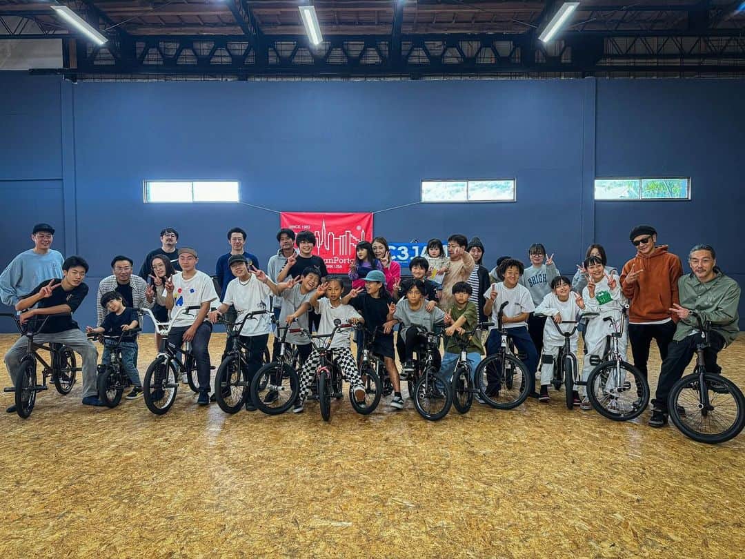 宇野陽介さんのインスタグラム写真 - (宇野陽介Instagram)「C3 JAM  KATO WEEKが、遂に開幕致しました。 先ず11/3〜11/4 C3 JAM CAMP 無事終了しました。 全国各地から、集まったライダーズファミリーと1泊2日の濃い 合宿でした。　  みんな、超！楽しかった！ と、言ってたので、来年の次回開催もあるかも！？？  遂に、来週11/11〜12は　#c3jamkato  です⭐️  ばっちり会場下見も、皆んなで✌️  合宿は @harimabase   主催 @katokanko   #aresbikes #bmx #flatland #加東市　 #播磨中央公園  #自転車」11月5日 21時39分 - yorkuno