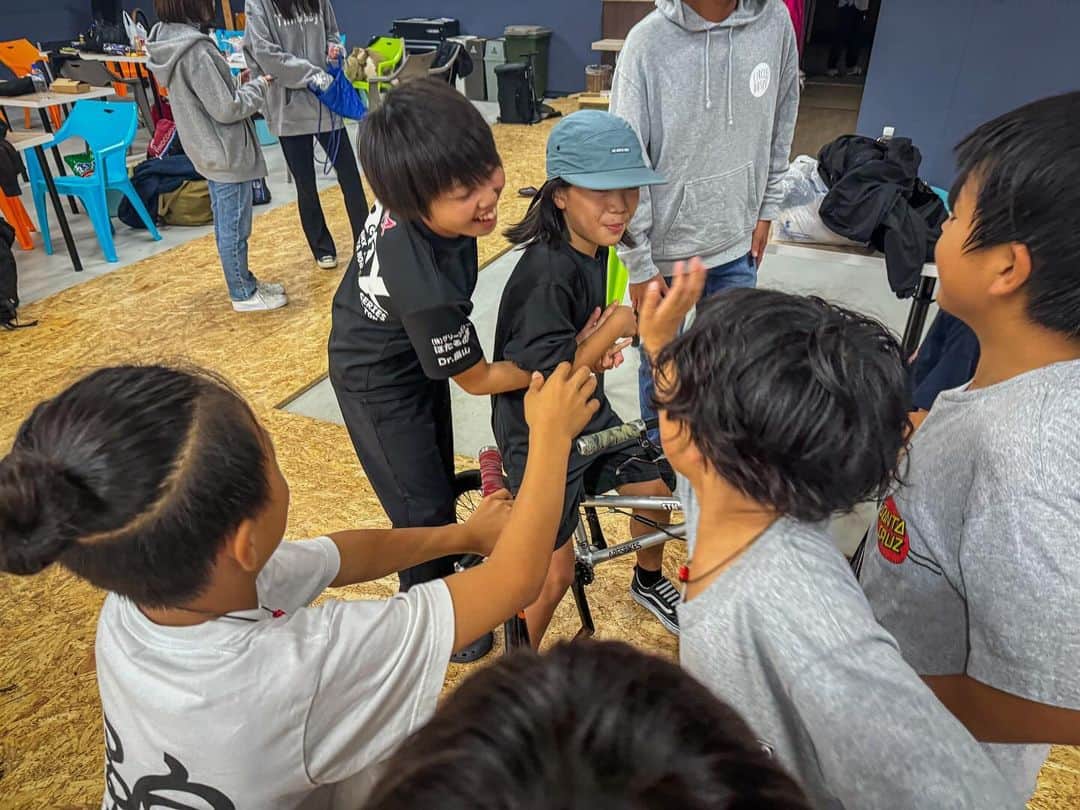 宇野陽介さんのインスタグラム写真 - (宇野陽介Instagram)「C3 JAM  KATO WEEKが、遂に開幕致しました。 先ず11/3〜11/4 C3 JAM CAMP 無事終了しました。 全国各地から、集まったライダーズファミリーと1泊2日の濃い 合宿でした。　  みんな、超！楽しかった！ と、言ってたので、来年の次回開催もあるかも！？？  遂に、来週11/11〜12は　#c3jamkato  です⭐️  ばっちり会場下見も、皆んなで✌️  合宿は @harimabase   主催 @katokanko   #aresbikes #bmx #flatland #加東市　 #播磨中央公園  #自転車」11月5日 21時39分 - yorkuno