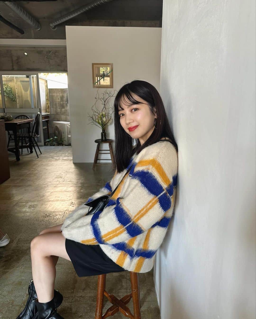 mizukiのインスタグラム：「今日はかなちゃんと朝からカフェ☕️ 帰ってくる度愛媛にどんどん素敵なカフェが出来て嬉しいなぁ〜 ㅤㅤㅤㅤㅤㅤㅤㅤㅤㅤㅤㅤㅤニットは @pammofficial 💙💛 とっても気に入ってるの。 リバーシブルで着れるしふわふわで可愛い🫶 ㅤㅤㅤㅤㅤㅤㅤㅤㅤㅤㅤㅤㅤ 11/18〜11/23で展示会してるみたいなので是非お近くの方は行かれてみてくださいね🌼 ㅤㅤㅤㅤㅤㅤㅤㅤㅤㅤㅤㅤㅤ #pamm#PR#ニット#秋コーデ#松山カフェ#松山#rorocoffeestand」