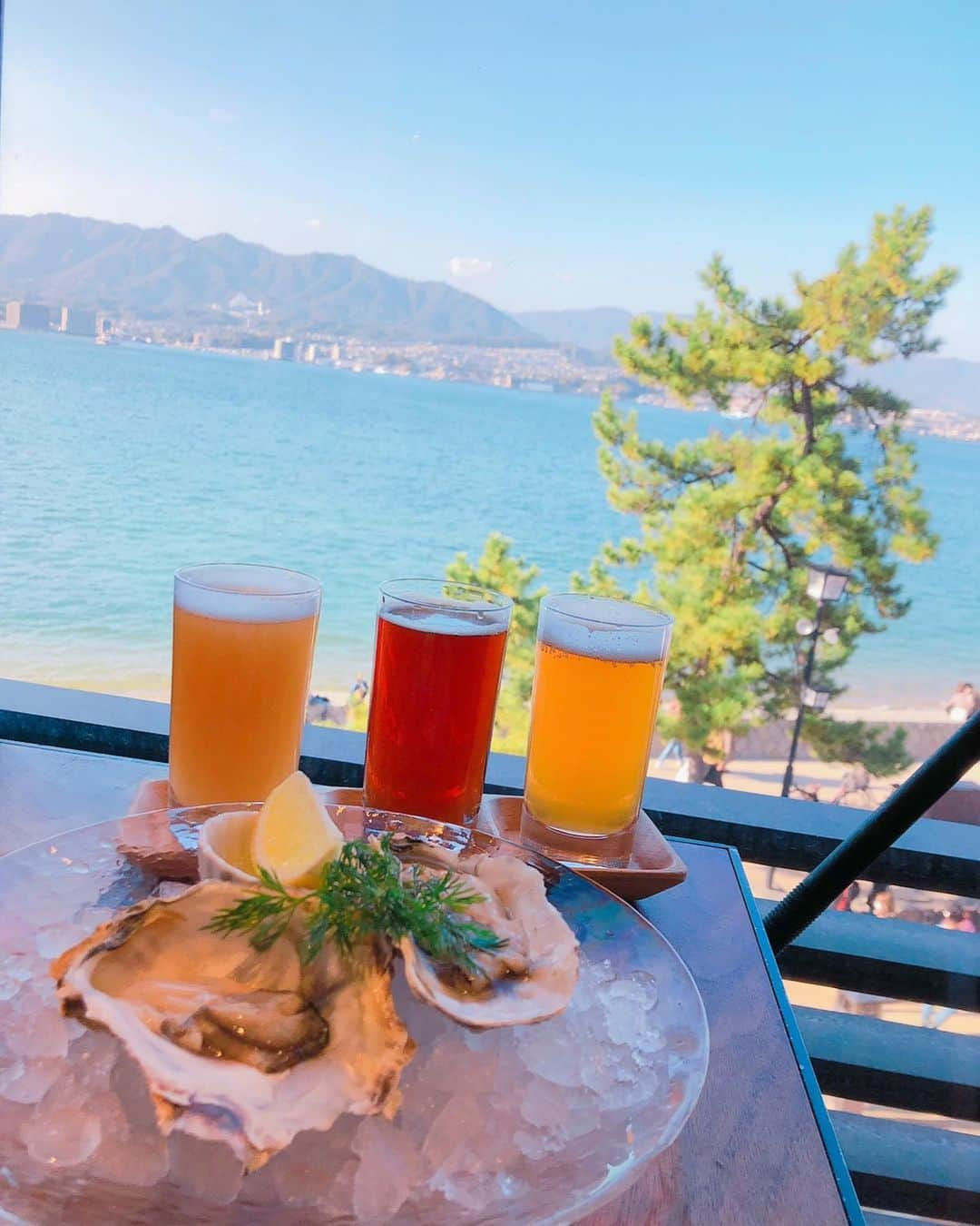 森香穂さんのインスタグラム写真 - (森香穂Instagram)「♡  宮島に行ってきた⛩💕🦌  3年ぶりの宮島！ 鳥居が完成されてて感動〜✨ ずっと工事してたもんね🥺❣️  たくさん美味しいもの食べれて大満足でした！   #宮島  #広島」11月5日 21時42分 - kaho_mori0601