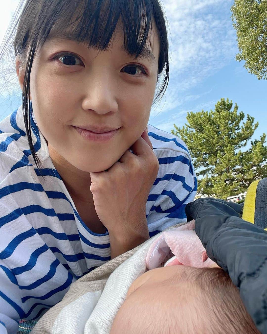竹内由恵のインスタグラム：「今日は家族でピクニック、 昨日も友人親子たちとピクニック😍（久冨ちゃんが撮ってくれています　@keiko0hisatomi ） この三連休はフクロウにも会いに行きました！  来週は私の仕事で会えない時間が長くなりそうなので、週末たっぷり遊べてよかったね❤️」