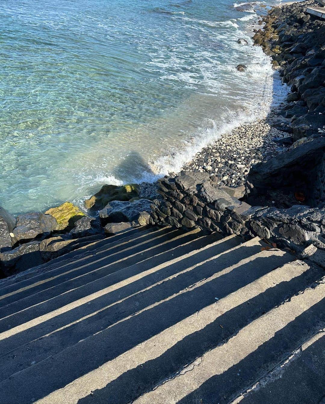ポーリーヌ・オアロさんのインスタグラム写真 - (ポーリーヌ・オアロInstagram)「Beach photo dump 🫶🏼  #monticaz #home #holidays」11月5日 21時43分 - paulinehoarau