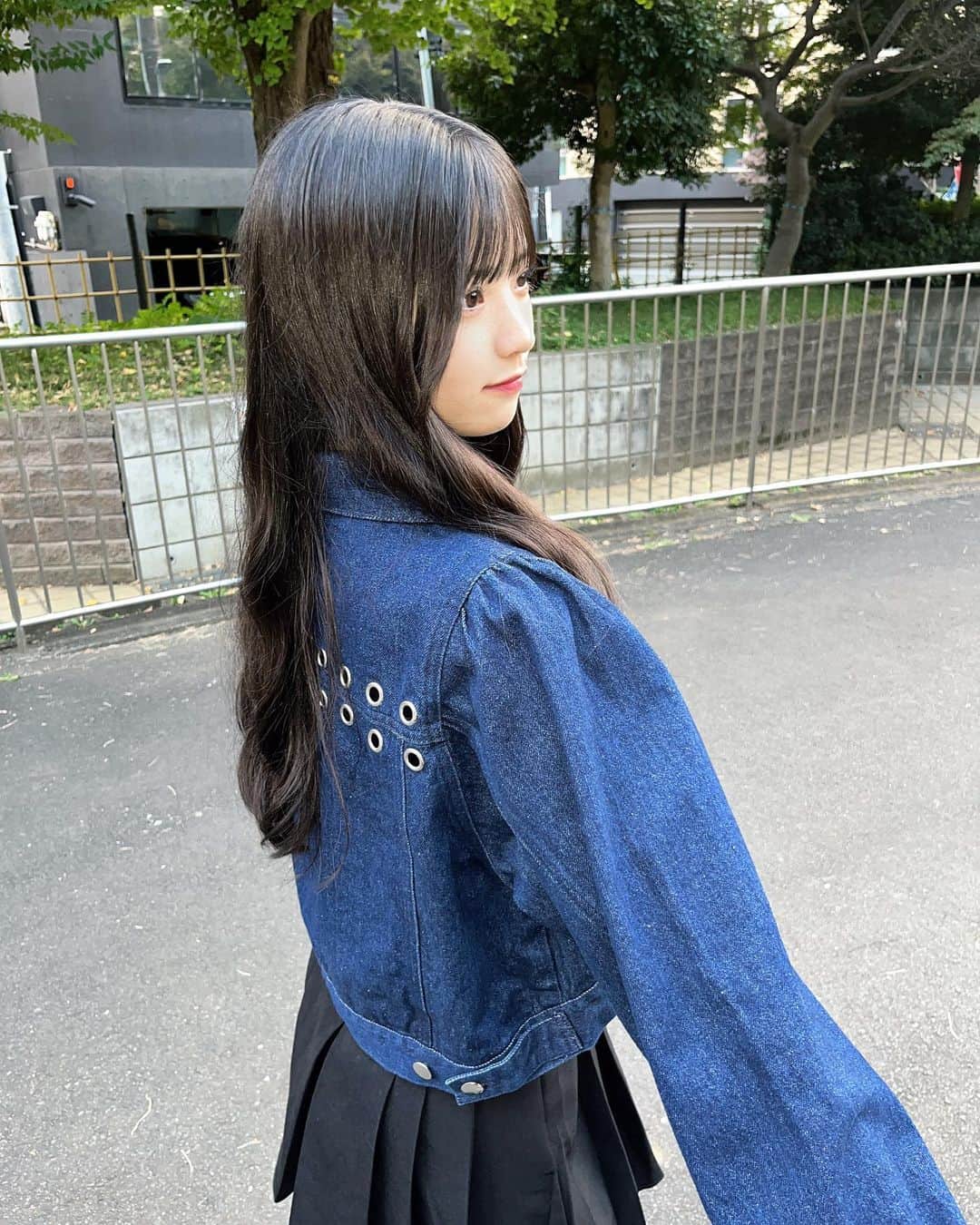 小濱心音のインスタグラム：「🧵👕💙  #akb48 #17期研究生 #秋」