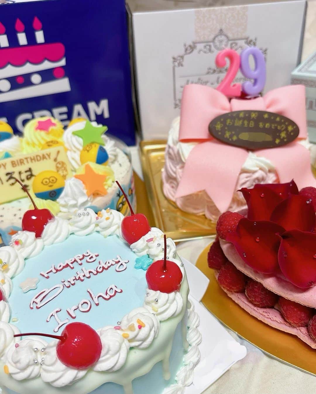 藤田いろはさんのインスタグラム写真 - (藤田いろはInstagram)「⁡ ⁡ ⁡ 誕生日おめでとう私🎂 家族と過ごして昔から憧れてた「誕生日会やったらいっぱいホールケーキ被っちゃったね」ごっこやりました。 今時は誕生日会なんてないんですかね🤔 そんな話を親としながらやりました。楽しかったです。 明日からケーキが主食です。 ちなみに明日もケーキが届きます。 リアルに友達の人は消費助けに来てください👼 ⁡ ⁡ ⁡ ⁡ ⁡ ⁡ ⁡ ⁡ ⁡ ⁡ ⁡ ⁡ ⁡」11月5日 21時49分 - irohairo1151