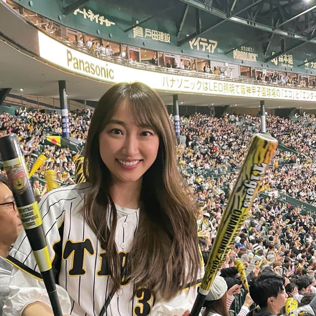 笹木香利のインスタグラム：「阪神タイガース、38年ぶりの日本一！！！！！😭❤️😫❤️😭❤️😫❤️😭❤️😫❤️ ありがとう阪神タイガース！！！！ 大好き！愛してる！さいこううううううう！！！」