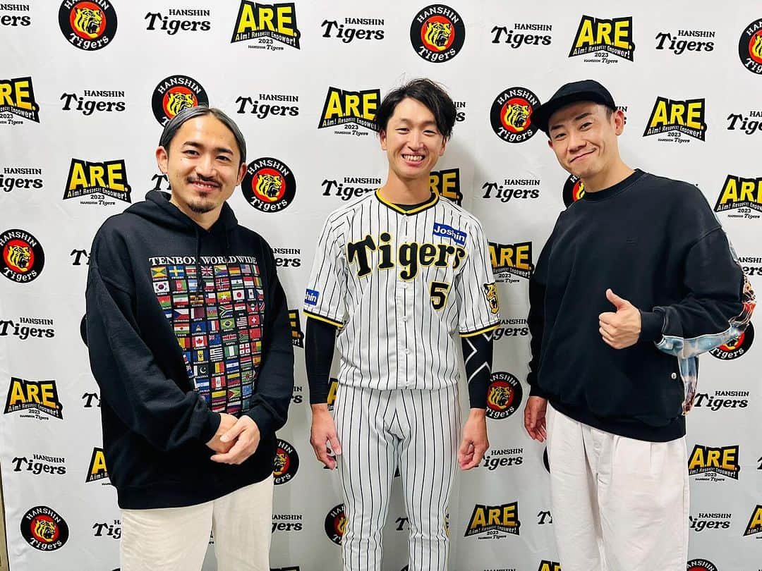 C&K（シーアンドケー）のインスタグラム：「阪神タイガース日本一‼️ おめでとうございます🐯  開幕セレモニーでLIVEをした年に 日本一になるのは嬉しいですね🐯  ドラマは後からついてくる✨  #candk #阪神タイガース @hanshintigers_official」