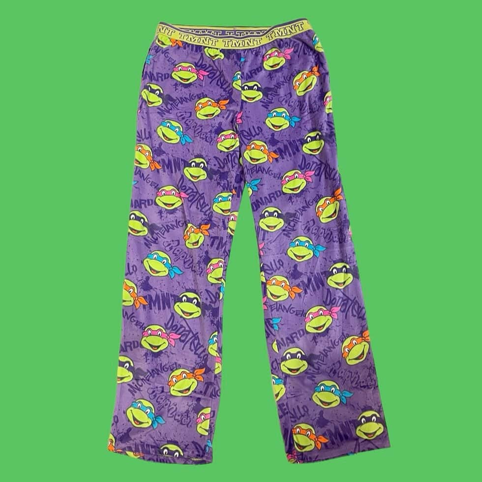 おもちゃやSPIRALのインスタグラム：「TURTLES pajamas Pants入荷しました🐢  Size M」