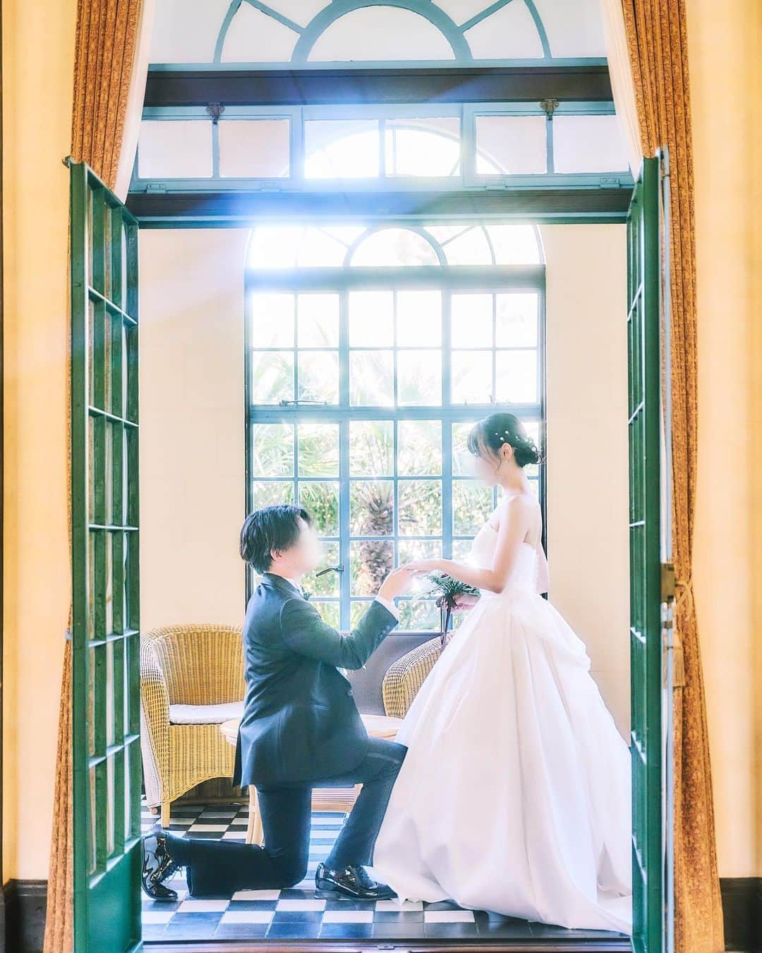 山科ティナさんのインスタグラム写真 - (山科ティナInstagram)「【私信】10月に結婚しました👰‍♀️  @tama_4th さんが撮ってくれた寫眞が素敵すぎるので見てください…♥️  指輪はマイバイブルの「NANA」ハチとナナとお揃いに😭💍  #ウェディングフォト #前撮り #中華街 #山手西洋館 #外交官の家 #ベーリックホール #横浜中華街 #フィルム寫眞 #结婚照 #weddingphotography #Cartier #ソリテール1895 #ラストバージン #radwimps」11月5日 12時56分 - tina_yamashina