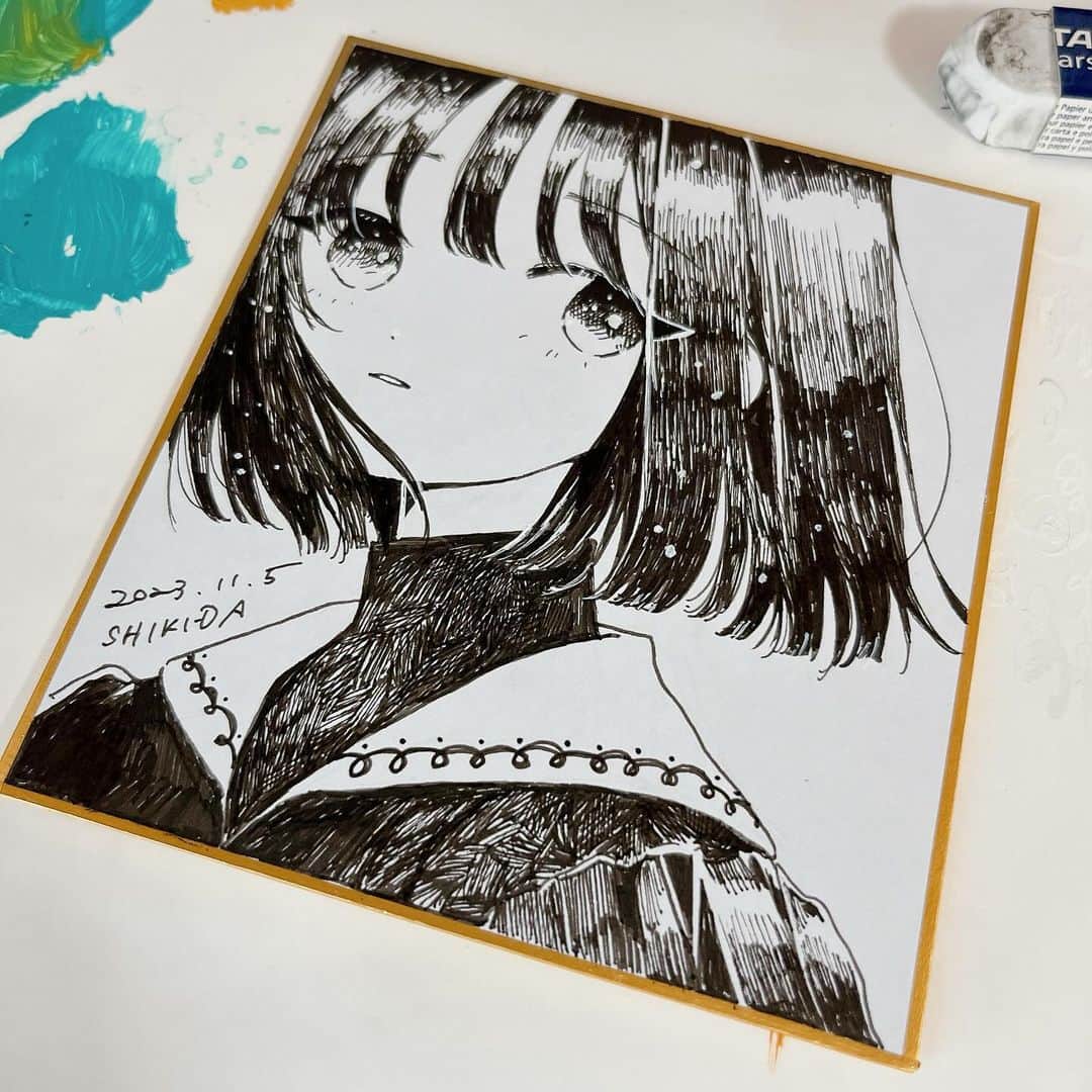 色田のインスタグラム：「｜デザフェス｜ ミニ原画色紙について🎨  【1枚目】ペン画｜9,000円  【2枚目】 ペン・アクリル絵の具｜12,000円  ⚠︎数量限定・先着順です。 ⚠︎一日目、二日目それぞれ4枚ずつ販売予定です。どの子がどちらの日に販売になるかはお楽しみです。 ⚠︎ご購入者さんのお名前を絵の中にお入れします。」