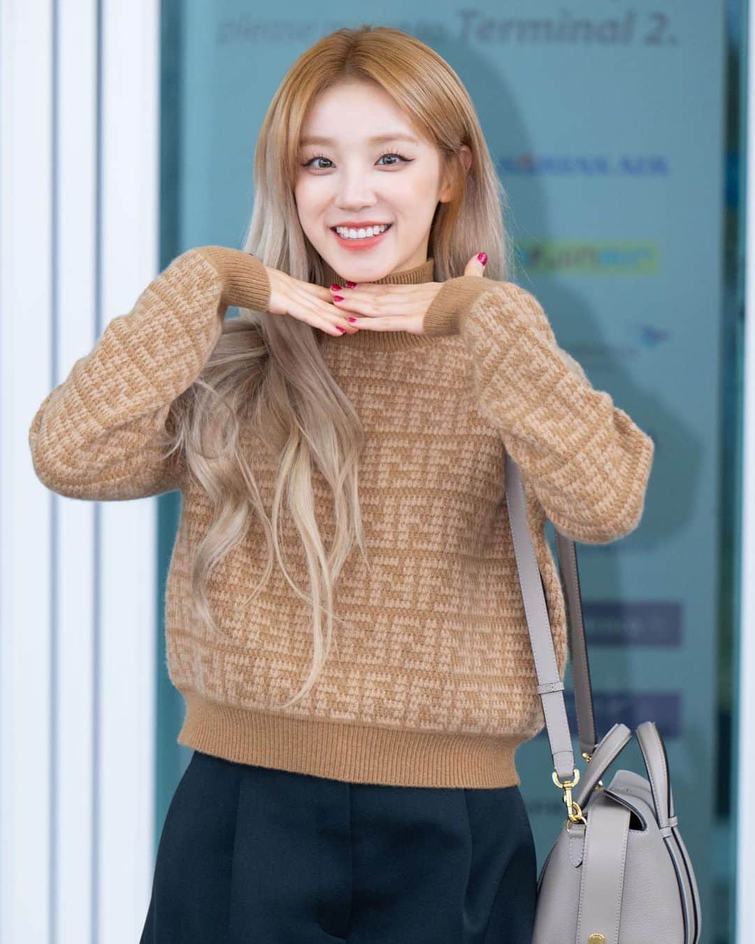 ウギさんのインスタグラム写真 - (ウギInstagram)「231105 ICN 💕  © Press  #여자아이들 #G_I_DLE #GIDLE #우기 #YUQI」11月5日 13時00分 - gidle.yuqi