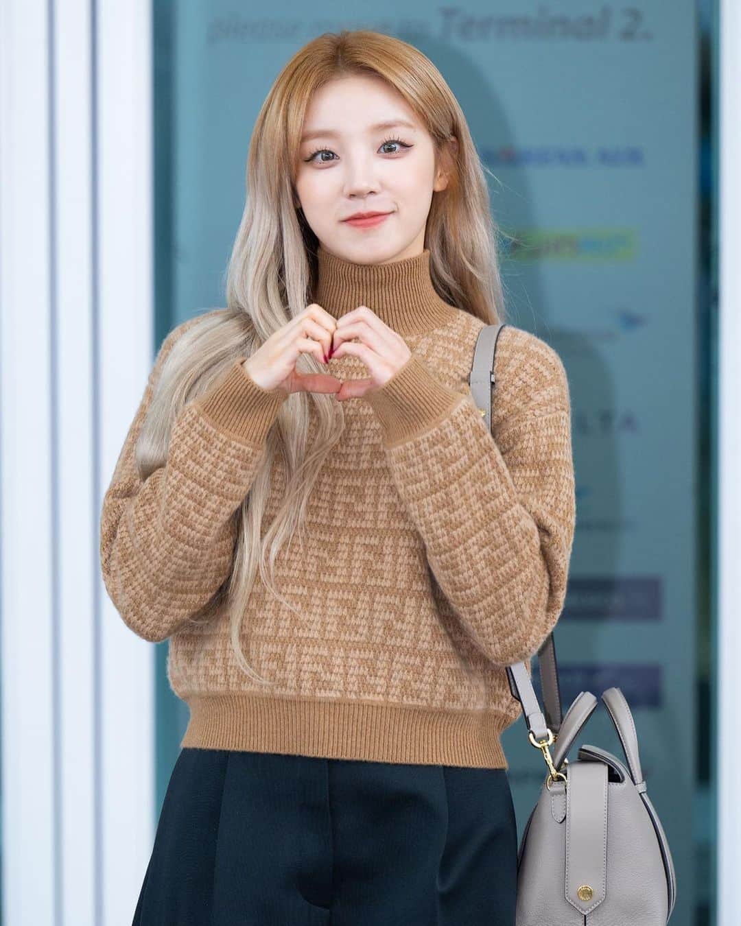 ウギさんのインスタグラム写真 - (ウギInstagram)「231105 ICN 💕  © Press  #여자아이들 #G_I_DLE #GIDLE #우기 #YUQI」11月5日 13時00分 - gidle.yuqi