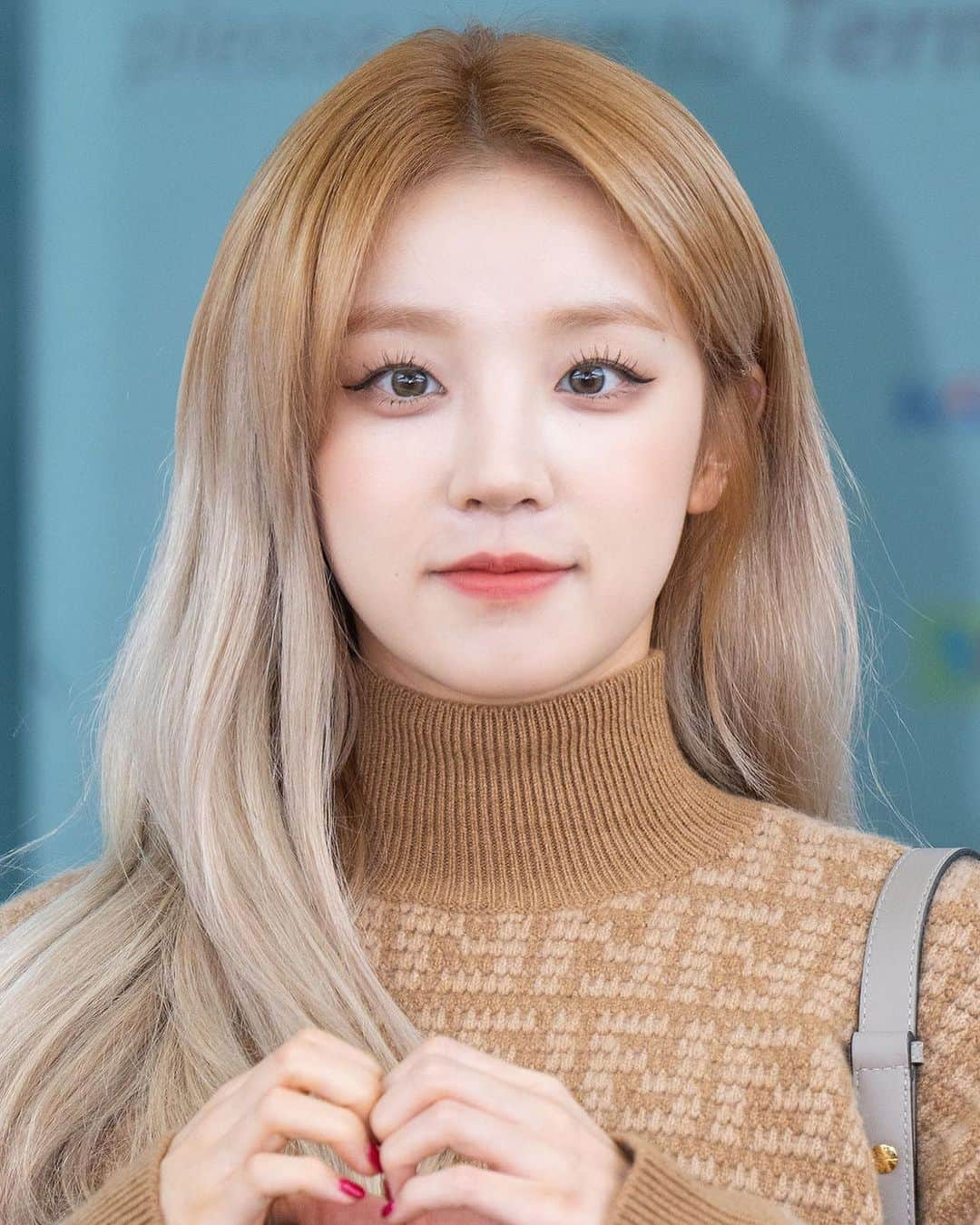 ウギさんのインスタグラム写真 - (ウギInstagram)「231105 ICN 💕  © Press  #여자아이들 #G_I_DLE #GIDLE #우기 #YUQI」11月5日 13時00分 - gidle.yuqi