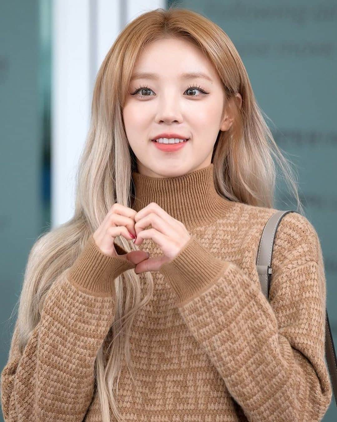 ウギさんのインスタグラム写真 - (ウギInstagram)「231105 ICN 💕  © Press  #여자아이들 #G_I_DLE #GIDLE #우기 #YUQI」11月5日 13時00分 - gidle.yuqi