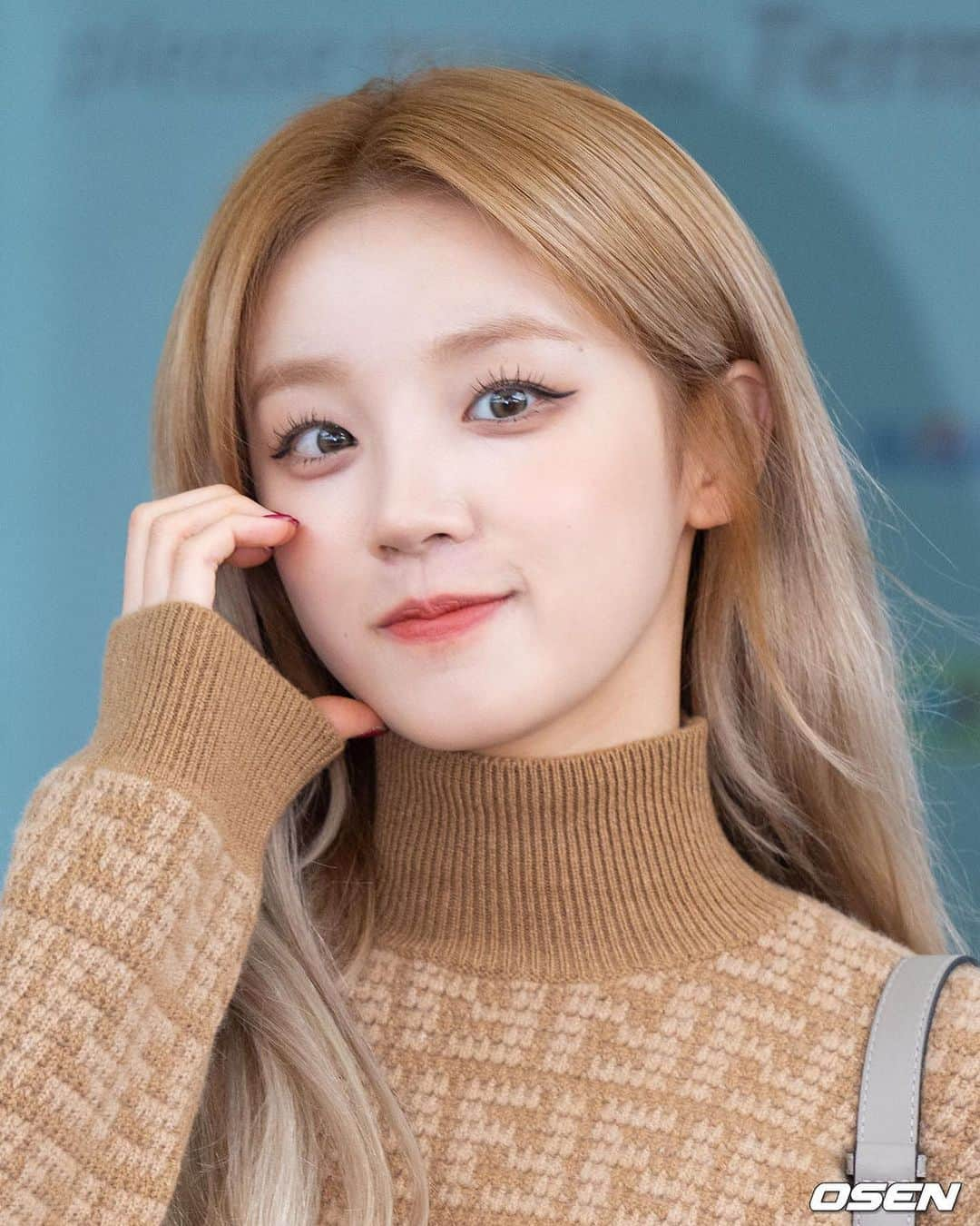 ウギさんのインスタグラム写真 - (ウギInstagram)「231105 ICN 💕  © Press  #여자아이들 #G_I_DLE #GIDLE #우기 #YUQI」11月5日 13時00分 - gidle.yuqi