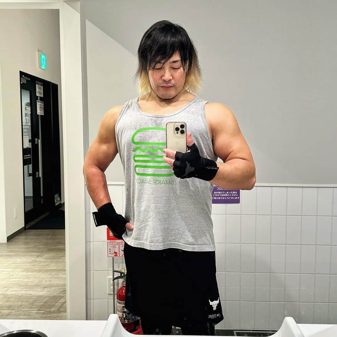 棚橋弘至さんのインスタグラム写真 - (棚橋弘至Instagram)「🍈(￣(工)￣)🍈  #肩トレ #shoulderworkout   重量を上げていこう💪」11月5日 13時04分 - hiroshi_tanahashi