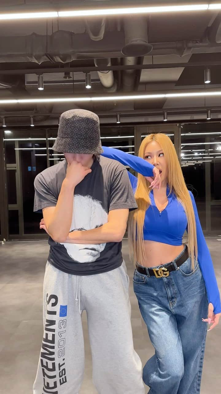 Jessiのインスタグラム：「BOOTY SO BIG… 😩😩😭😭 Get it @taeoxo_nct ❤️❤️❤️🔥🔥🔥 #gumchallenge #nct127 #태용 #taeyong #jessi #제시」