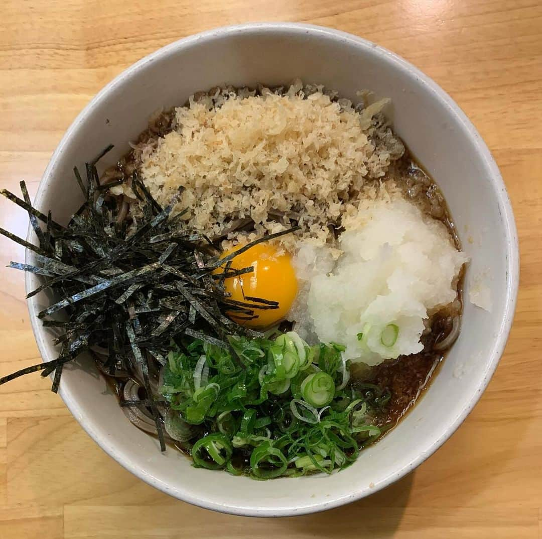 白鳥雪之丞さんのインスタグラム写真 - (白鳥雪之丞Instagram)「京都3日目ランチ🤤🍜  #特田舎そば  #ちらし丼 #小 #永正亭 #京都」11月5日 13時23分 - yukinojoeshiratori