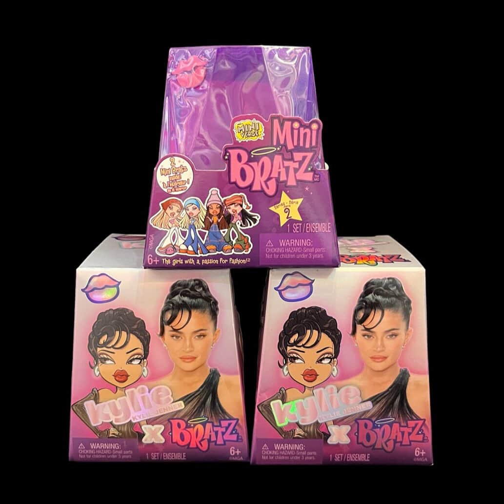 おもちゃやSPIRALのインスタグラム：「Mini BRATZ入荷しました！  中に2つフィギュアが入ってます✨  kylie versionもオススメです💜」