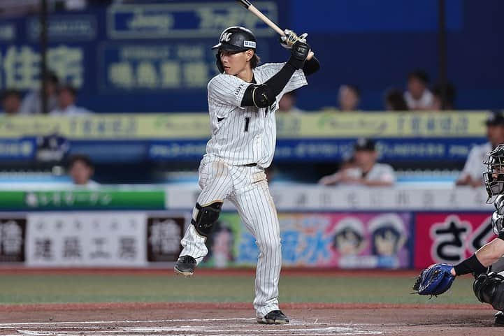 侍ジャパンのインスタグラム：「「カーネクスト アジアプロ野球チャンピオンシップ2023」出場選手コメント  藤原恭大 選手 「まずは選出頂き、ありがとうございます。WBCではサポートメンバーとしてJAPANのユニホームを着てプレーさせていただいた経験もしっかり活かして、今回も沢山勉強させていただきたいと思います。後はチームの勝利に少しでも貢献できるよう頑張りたいです！」  森下翔太 選手 「選んでいただいて本当に嬉しいです。大学時代に日本代表の一員として戦って、自分自身は結果が出ず凄く悔しい思いをしたので、またこうしてプロの世界で侍ジャパンに選んでいただいて光栄ですし、とにかくチームの勝利にフォーカスして、精一杯頑張っていきます」  秋広優人 選手 「初めて日本代表になるのでとてもうれしいです。すごい選手がたくさんいるので、学べることは吸収してチームに貢献できるように頑張ります」  岡林勇希 選手 「選出していただきありがとうございます。普段の自分を出せるよう頑張ります。この貴重な経験を通して、レベルアップしていきたいです！」  万波中正 選手 「日本代表に選んでいただき、大変光栄に思います。日の丸を背負って戦うことは自分の目標でもあったので、本当にうれしいです。初めての経験なので、侍ジャパンの勝利にしっかり貢献できるよう全力で頑張ります」  #侍ジャパン #アジチャン #藤原恭大 #chibalotte #森下翔太 #阪神タイガース #秋広優人 #giants #岡林勇希 #dragons #万波中正 #lovefighters」