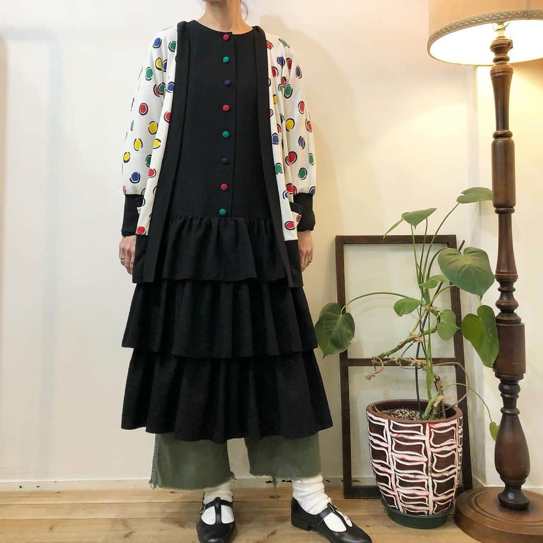 floorさんのインスタグラム写真 - (floorInstagram)「open12-19pm 本日も19時まで皆様のご来店お待ちしています♡ オンラインショップに掲載しております☝︎  あわせてどうぞよろしくお願いいたします✨  #大阪古着屋#南船場古着屋#南船場floor#vintageclothing  #vintage#vintageshop」11月5日 13時30分 - floor_vintage_clothing