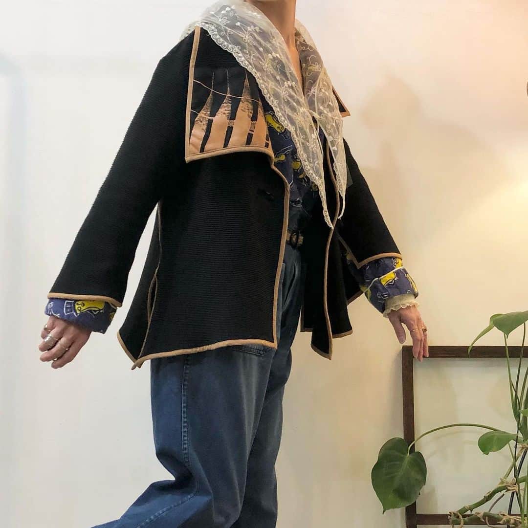 floorさんのインスタグラム写真 - (floorInstagram)「open12-19pm 本日も19時まで皆様のご来店お待ちしています♡ オンラインショップに掲載しております☝︎  あわせてどうぞよろしくお願いいたします✨  #大阪古着屋#南船場古着屋#南船場floor#vintageclothing  #vintage#vintageshop」11月5日 13時30分 - floor_vintage_clothing