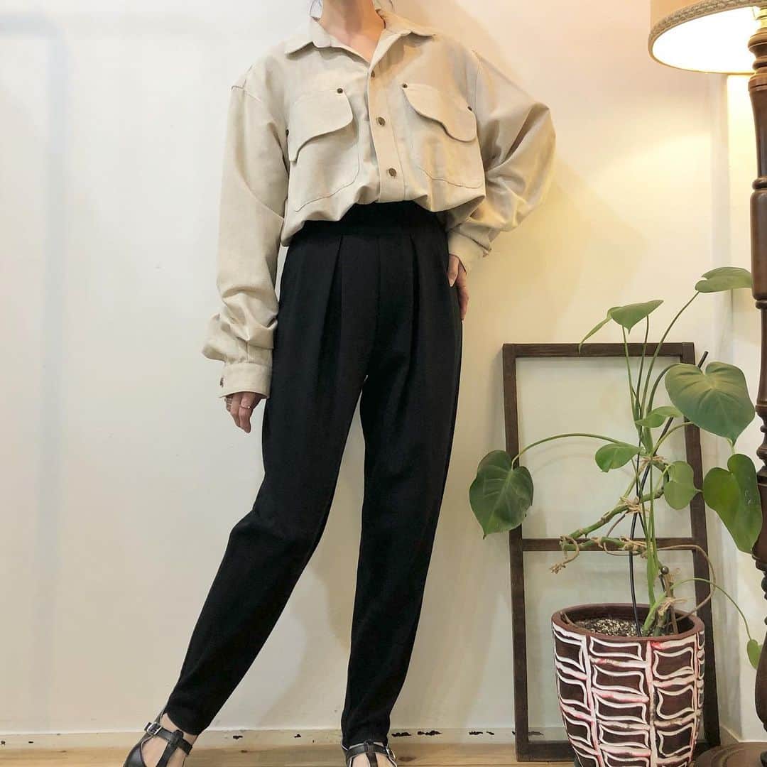 floorさんのインスタグラム写真 - (floorInstagram)「open12-19pm 本日も19時まで皆様のご来店お待ちしています♡ オンラインショップに掲載しております☝︎  あわせてどうぞよろしくお願いいたします✨  #大阪古着屋#南船場古着屋#南船場floor#vintageclothing  #vintage#vintageshop」11月5日 13時30分 - floor_vintage_clothing