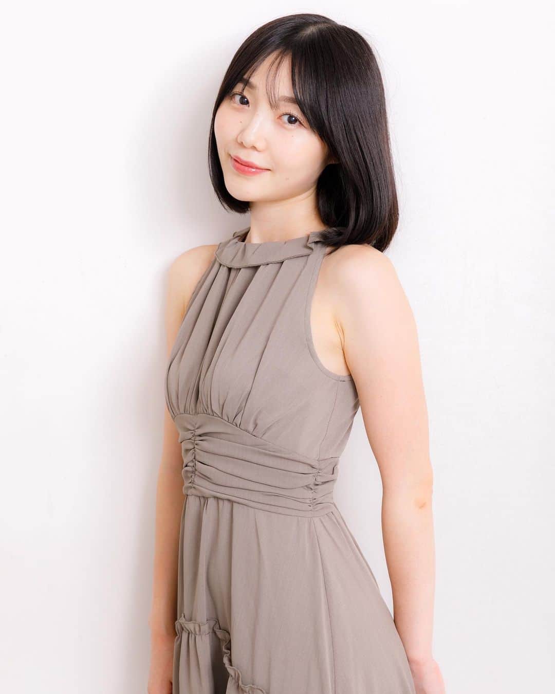 松岡里英のインスタグラム：「・ ポコチャ内バトル、「ピンキプロフィール」イベ、 1位とらせていただきました😭✨  2日半のイベントで1,898,269ptという素晴らしすぎるポイントで圧倒的1位をとらせていただきました！！  そして、過去最多ナイト、コアで戦うこともできました😭✨  今まで私はS帯のイベントに出てずっと2位でした。 もちろんそれも素晴らしいこと。 入選出来ることがありがたいし、何よりみんなでいつだって全力で戦ってきたからその時間こそが宝物だと私は思ってます！  でも、やっぱり悔しいし、いつか1位がとれるようになりたいと思ってきました。  今回の大会は月初かつ人気のある今まででも1番出場者も多い大会でした。  だからね、こんなに応援してもらってるのに入選出来なかったらどうしようとか、でも私がしっかりしなきゃみんなはついてこれないからしっかりしなきゃとか、色んなプレッシャーもありました。  でもどんなときでもそんな私に、 大丈夫、絶対1位だよ、大丈夫、絶対勝てると 言い続けてくれたファンの皆さんに本当に救われていました！！ 勝ちたいがために結構無茶な配信時間を組み心配も沢山かけたかと思います。ごめんね。  でも、1位が決まった瞬間、やっときた、やっととれた、 今度こそ1位だと本当に泣き崩れ震えが止まりませんでした。本当に嬉しかった！！！  やっとS帯の1位というこの景色をみんなで共有できることがこの上ない幸せです！！  けど、強欲な私はまだまだ伝説を作りたいと思ってしまっています🥹笑 だから、これからももっともっと頑張るので、 ガッツしかない、本能でしか動けないポンコツな私ですが(笑)、 変わらぬ応援よろしくお願いします🙇🏻‍♀️♡  そして、みんなの愛と新しい仲間ももっともっと増やして、 更に最強なりえ枠にしていけたらと思っています！！  私たちならできる！！✨  改めて、本当にありがとうございました！！  みんなーー、大好きすぎるぞーーー！！！！！」