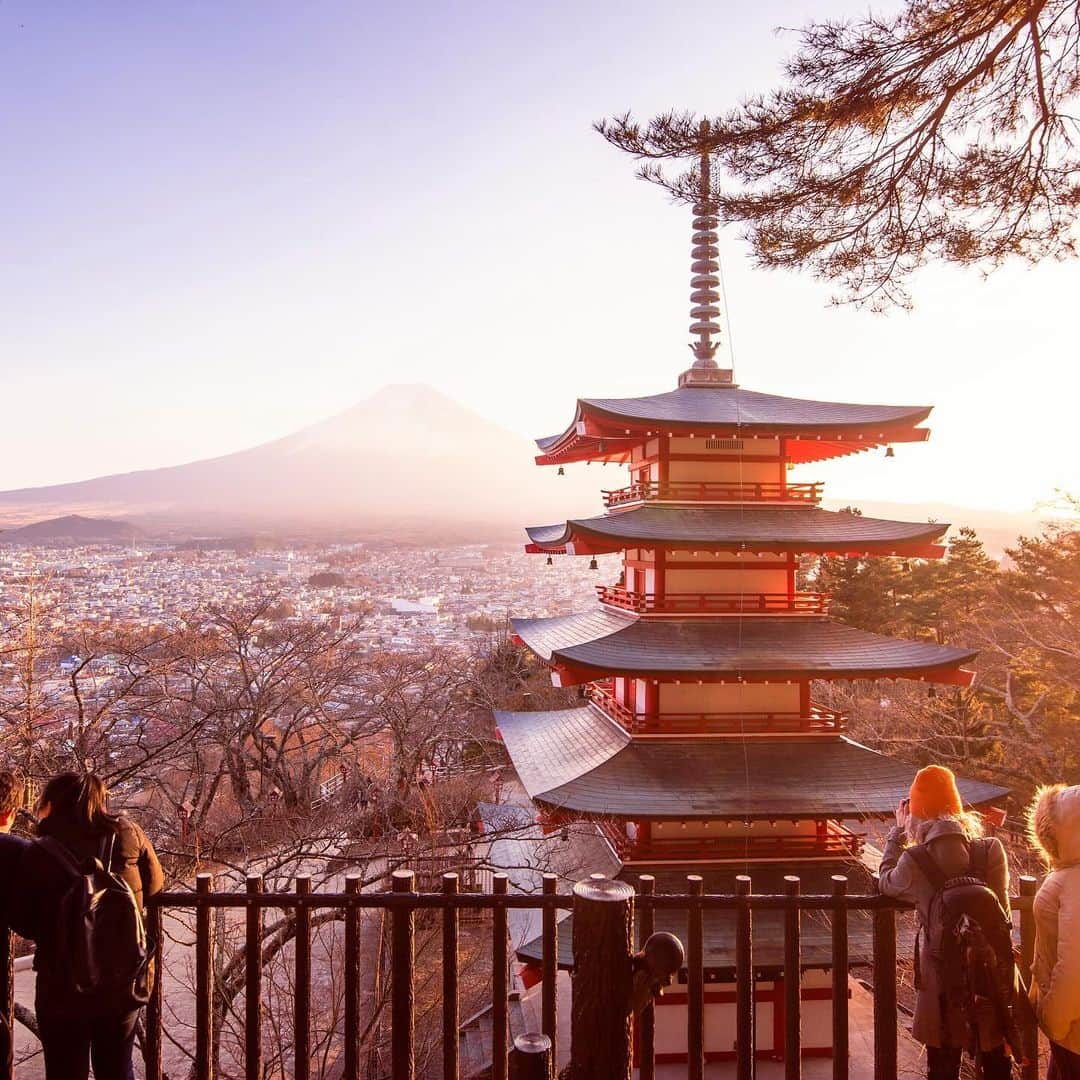 タイ航空さんのインスタグラム写真 - (タイ航空Instagram)「Fall into the magic of autumn hues at Mount Fuji, where nature paints a breathtaking masterpiece. Let Thai Airways guide you to this unforgettable seasonal journey. 🍂✈️ Book now at thaiairways.com or click link our bio.   #thaiairways #smoothassilk #tokyo #japan #FujiAutumnMagic #THAIAirwaysAdventures #flyTHAItoJapan #flythai」11月6日 10時00分 - thaiairways