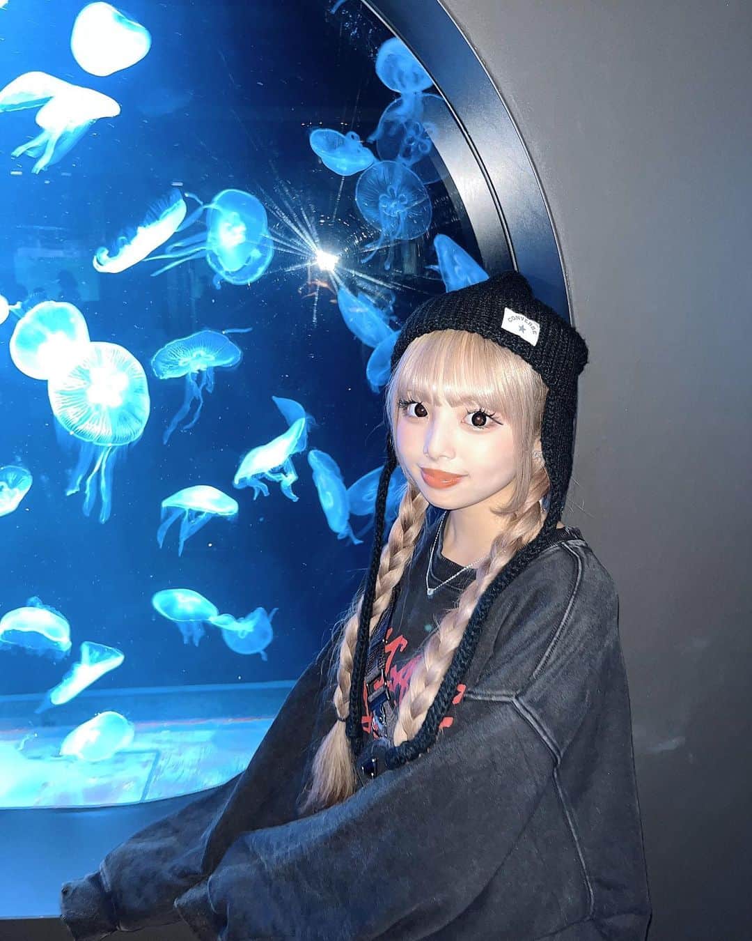 細川愛沙のインスタグラム：「✔︎︎︎︎  北海道の水族館行った時の〜🪼 トレーナーは @ksg_seoul さんのです☺︎︎︎︎」