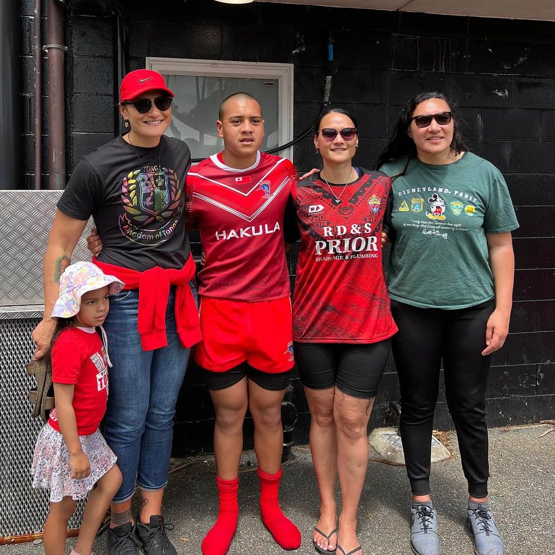 バレリー・アダムスさんのインスタグラム写真 - (バレリー・アダムスInstagram)「In a league of our own 🤣👀 🇹🇴  #hakula #tonga #rugbyleague #family #son #proudaunty #auntyduties #famili #sabbath」11月5日 14時06分 - valerieadams84