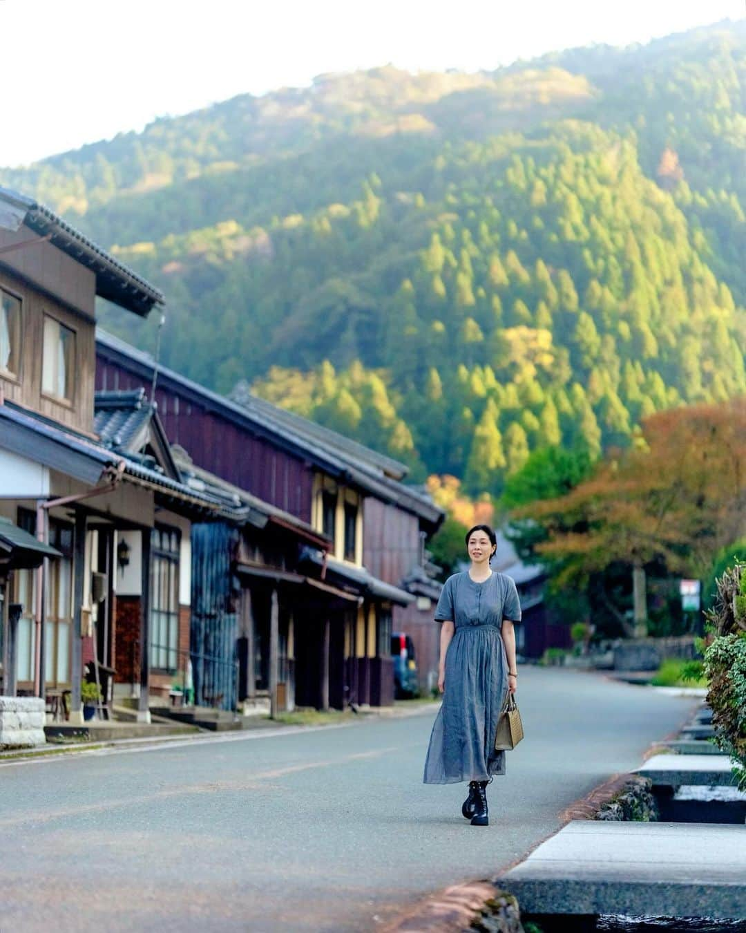 川原亜矢子のインスタグラム：「鯖街道を行く #熊川宿 #宿場町 #鯖街道 #小浜 #京都 #若狭街道 #歴史 #history #japantravelphoto #zaobagcollection」