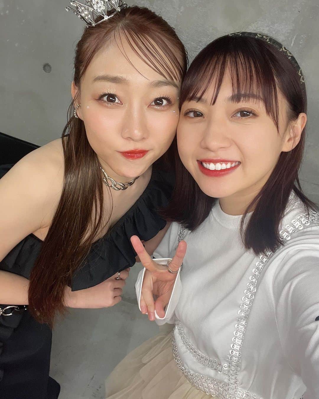 木﨑ゆりあさんのインスタグラム写真 - (木﨑ゆりあInstagram)「私の大好きな人♡  昨日はだーすのバースデーイベント #サーティートゥー のMCを務めさせて頂きました！  ただただ楽しくお喋りするだけで私得しかなかったけど 楽しそうにしてるだーすや、ファンの方たちの表情が見れて幸せでした！  会うたびに、何でこの人ってこんなに強くて、弱くて、頑張れて、真っ直ぐなんだろうって思う。  いつもいつもゆりあがってだーすは言ってくれるけど 私からしたらあなたが私を支えてくれていて、 いつも欲しい言葉を伝えてくれて、私にとって指針なんだよ。  まただーすを好きになった素敵な1日でした😌💓  @infini8_official のアクセサリーも身につけてステージ立ってくれてありがとう、愛しかないよお🥹  32歳のだーすも変わらず愛してる！！！」11月5日 14時13分 - yuria_kizaki211