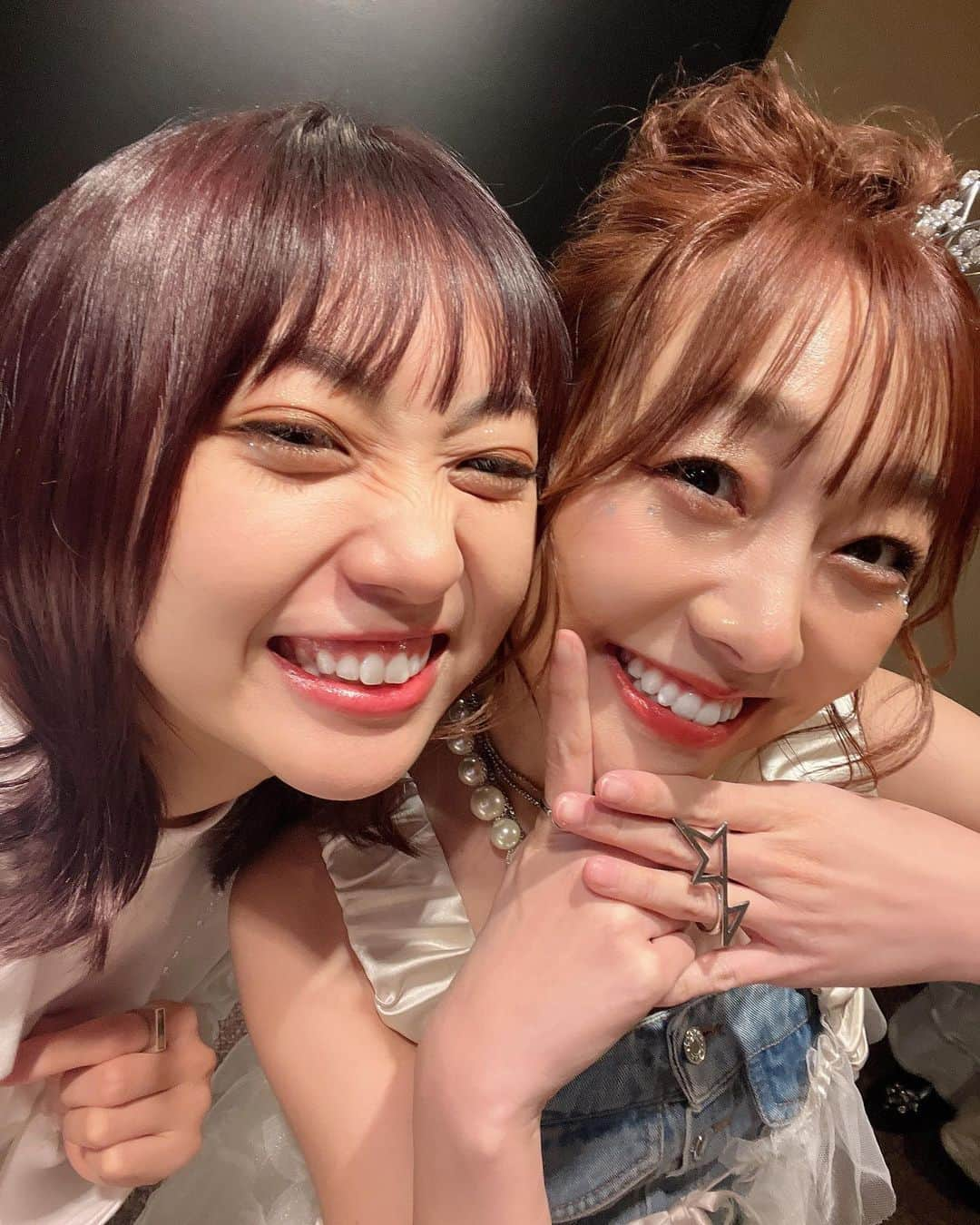 木﨑ゆりあさんのインスタグラム写真 - (木﨑ゆりあInstagram)「私の大好きな人♡  昨日はだーすのバースデーイベント #サーティートゥー のMCを務めさせて頂きました！  ただただ楽しくお喋りするだけで私得しかなかったけど 楽しそうにしてるだーすや、ファンの方たちの表情が見れて幸せでした！  会うたびに、何でこの人ってこんなに強くて、弱くて、頑張れて、真っ直ぐなんだろうって思う。  いつもいつもゆりあがってだーすは言ってくれるけど 私からしたらあなたが私を支えてくれていて、 いつも欲しい言葉を伝えてくれて、私にとって指針なんだよ。  まただーすを好きになった素敵な1日でした😌💓  @infini8_official のアクセサリーも身につけてステージ立ってくれてありがとう、愛しかないよお🥹  32歳のだーすも変わらず愛してる！！！」11月5日 14時13分 - yuria_kizaki211