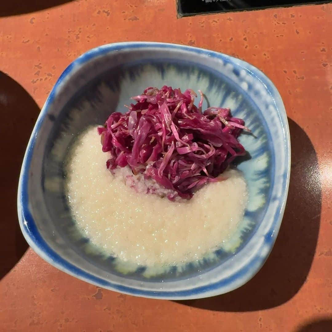 川澄奈穂美さんのインスタグラム写真 - (川澄奈穂美Instagram)「🍲🍲🍲 ▽ 昨日、新潟テレビ『まるどりっ！UP』のone-up!グルメのコーナーでもえみと共に紹介させていただいた【ちゃんこ大翔龍】🍲 先月、新歓で選手全員（ちか欠席）でお邪魔しました🧡 初めて行きましたが、美味しかったー🥹手羽先はビールが進むよ〜🍺かきのもと初めて食べました❗️かきのもと本当美味しいです！新潟来るまで知りませんでした！新潟県民は美味しいものを県外の人に教えてくれない節があります！ずるいです！県外のみなさん、新潟に押しかけて自分で美味しいもの探すことをオススメします！！この前は「打ち豆」の存在を知りました。早く探さないと。 話はそれましたが、大翔龍で美味しく楽しい時間を過ごすことができました❣️ありがとうございました☺️絶対また行きます！！！ ▽ 大西アナウンサー、アルビレッジまでお越しいただきありがとうございました😆是非スタジアムにもいらしてください🤩⚽️」11月5日 14時28分 - naho_kawasumi_9