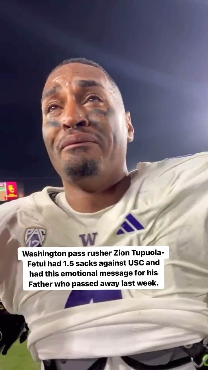 ロバート・グリフィン3世のインスタグラム：「Washington pass rusher Zion Tupuola-Fetui had 1.5 sacks against USC and had this emotional message for his Father who passed away last week. 📹- @softykjr」