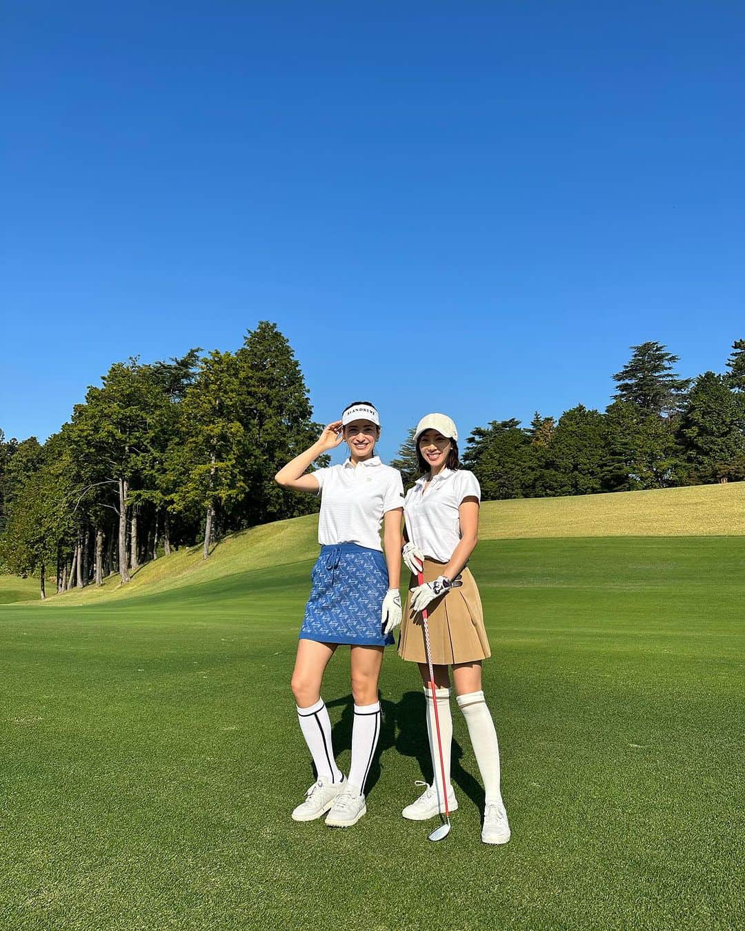 ジュリア・ミナトヤさんのインスタグラム写真 - (ジュリア・ミナトヤInstagram)「噂の会員制ゴルフクラブ #ザセイントナイン東京 へ行ってきた！ 個室やテラス、ミストサウナがあってラグジュアリーホテルにプチ旅行に来た様なとっても素敵なゴルフ場でした♡  @ryokoak45 ちゃんとも初ゴルフ！楽しかった〜☺️  日中は25°位まで上がって半袖でも暑いくらい！  紅葉ゴルフがこれからかと思うとウキウキです〜☺️🍁」11月5日 20時00分 - julia.minatoya