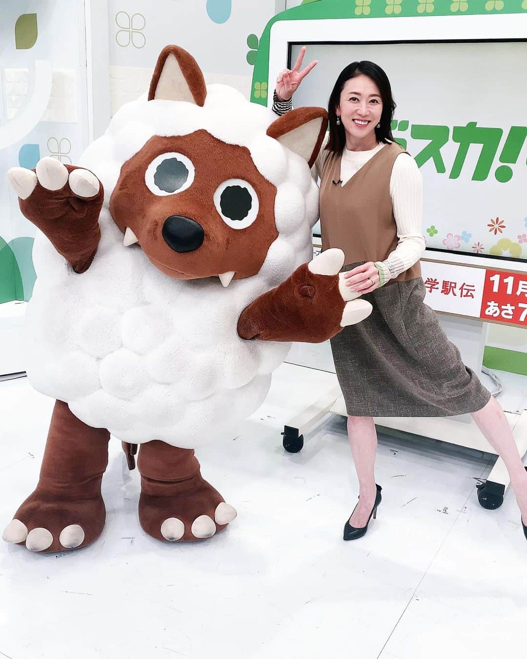のインスタグラム：「先日のドデスカプラスのウルフィ3択は、ウルフィのナイスヒントにより正解できました😆  ・ ・ ウルフィありがとう！  ・ ・  #名古屋 #メーテレ #ウルフィ #3択クイズ #ナイスヒント」