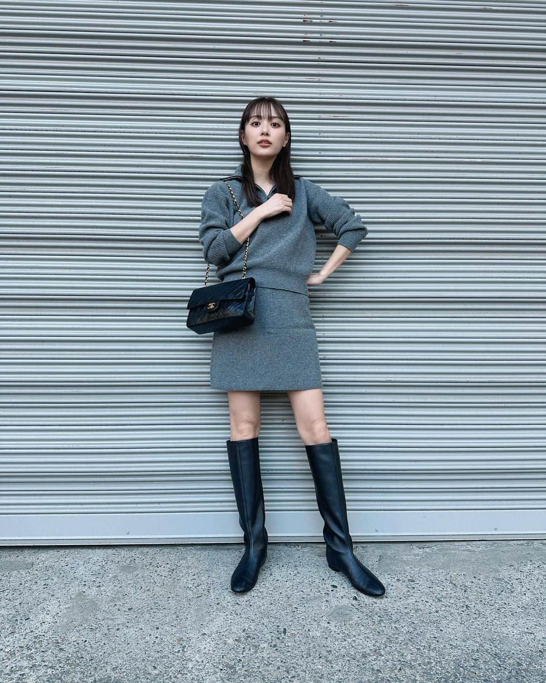 内田理央さんのインスタグラム写真 - (内田理央Instagram)「こないだの私服〜。 やっとニットが着れる季節になったね☺️  👗 @uniqlo_jp  👢 @clane_official  👜 @chanelofficial」11月5日 14時46分 - rio_uchida