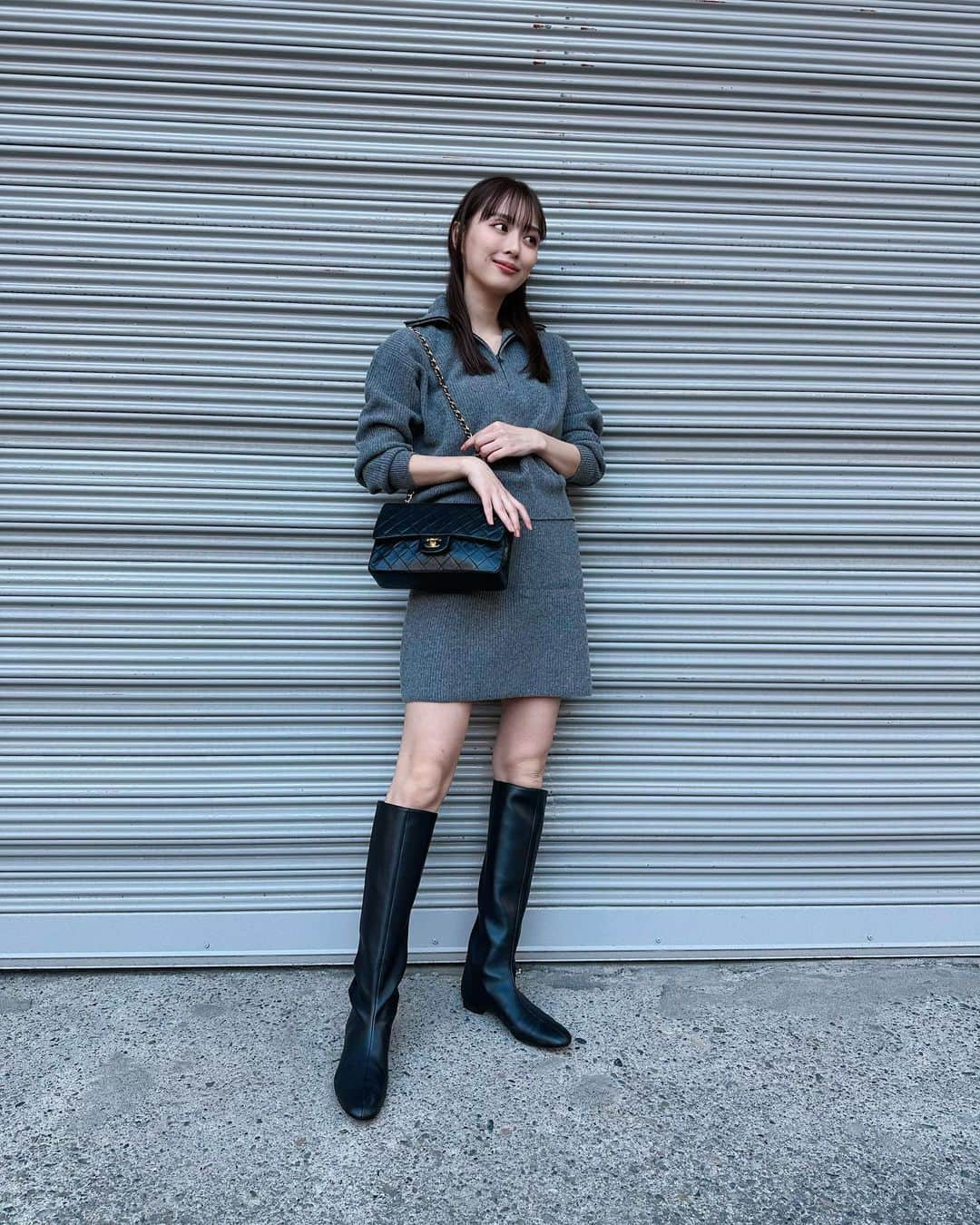 内田理央さんのインスタグラム写真 - (内田理央Instagram)「こないだの私服〜。 やっとニットが着れる季節になったね☺️  👗 @uniqlo_jp  👢 @clane_official  👜 @chanelofficial」11月5日 14時46分 - rio_uchida