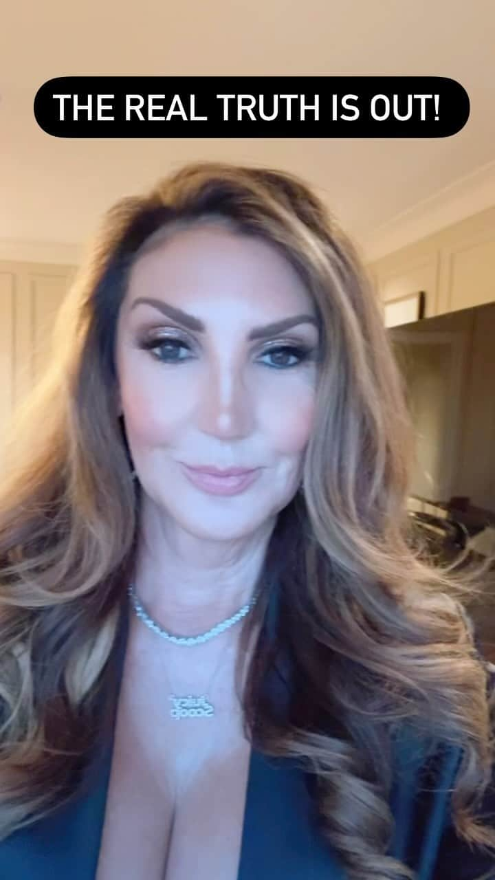 ヘザー・マクドナルドのインスタグラム：「Emergency Patreon tomorrow #juicyscoop #liars #radio #comedy #deception #truth #jewelry #earrings #the earrings are fake」