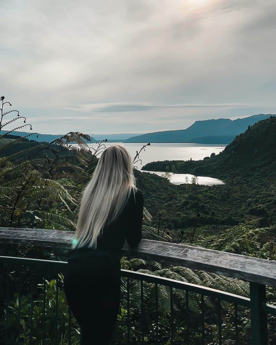 ジェネビーブ・モートンさんのインスタグラム写真 - (ジェネビーブ・モートンInstagram)「Looking out onto lake tarawera definitely gave me pause to think. What came to me was forgiveness and love. I think that if you want to experience true love for other people, forgiveness is imperative. Because, nobody is perfect all the time. And as I am often asked by my friends, would you rather be right or would you rather be happy?」11月5日 14時49分 - genevievemorton