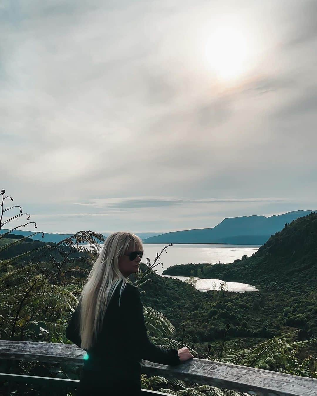 ジェネビーブ・モートンのインスタグラム：「Looking out onto lake tarawera definitely gave me pause to think. What came to me was forgiveness and love. I think that if you want to experience true love for other people, forgiveness is imperative. Because, nobody is perfect all the time. And as I am often asked by my friends, would you rather be right or would you rather be happy?」