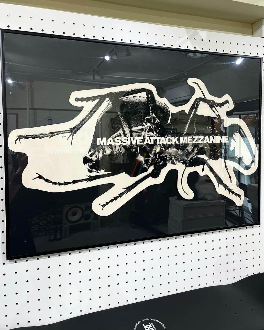 ジャムルのインスタグラム：「1998 MASSIVE ATTACK poster  #jammru#massiveattack #bandposter #ポスター #大阪古着屋#心斎橋古着屋#usedmix #osaka  #fashion  #streetstyle  #streetfashion  #vtg  #vintage  #used  #usedclothing  #古着 #古着屋 #ファッション #70s #80s #90s」
