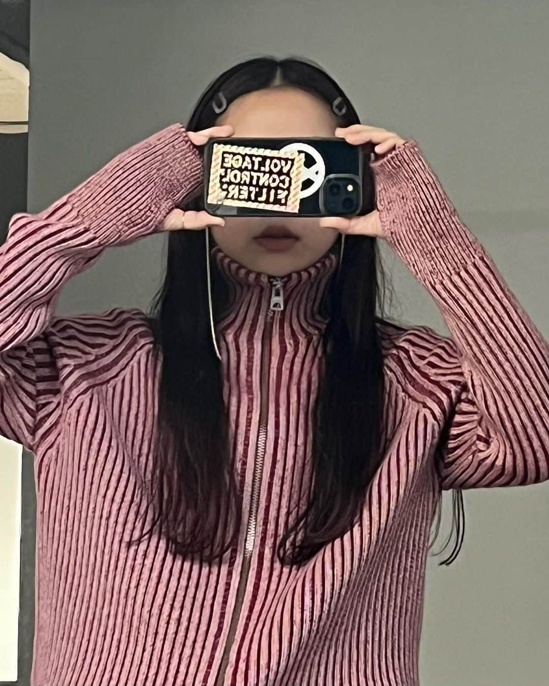 Mio Nagaiのインスタグラム：「. 最近のお気に入り🧶  #voltagecontrolfilter」
